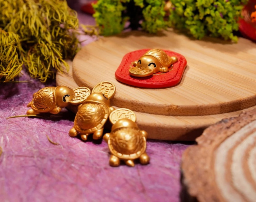 2026 Golden Turtle Charm – Bites onto Luck, Never Lets Go